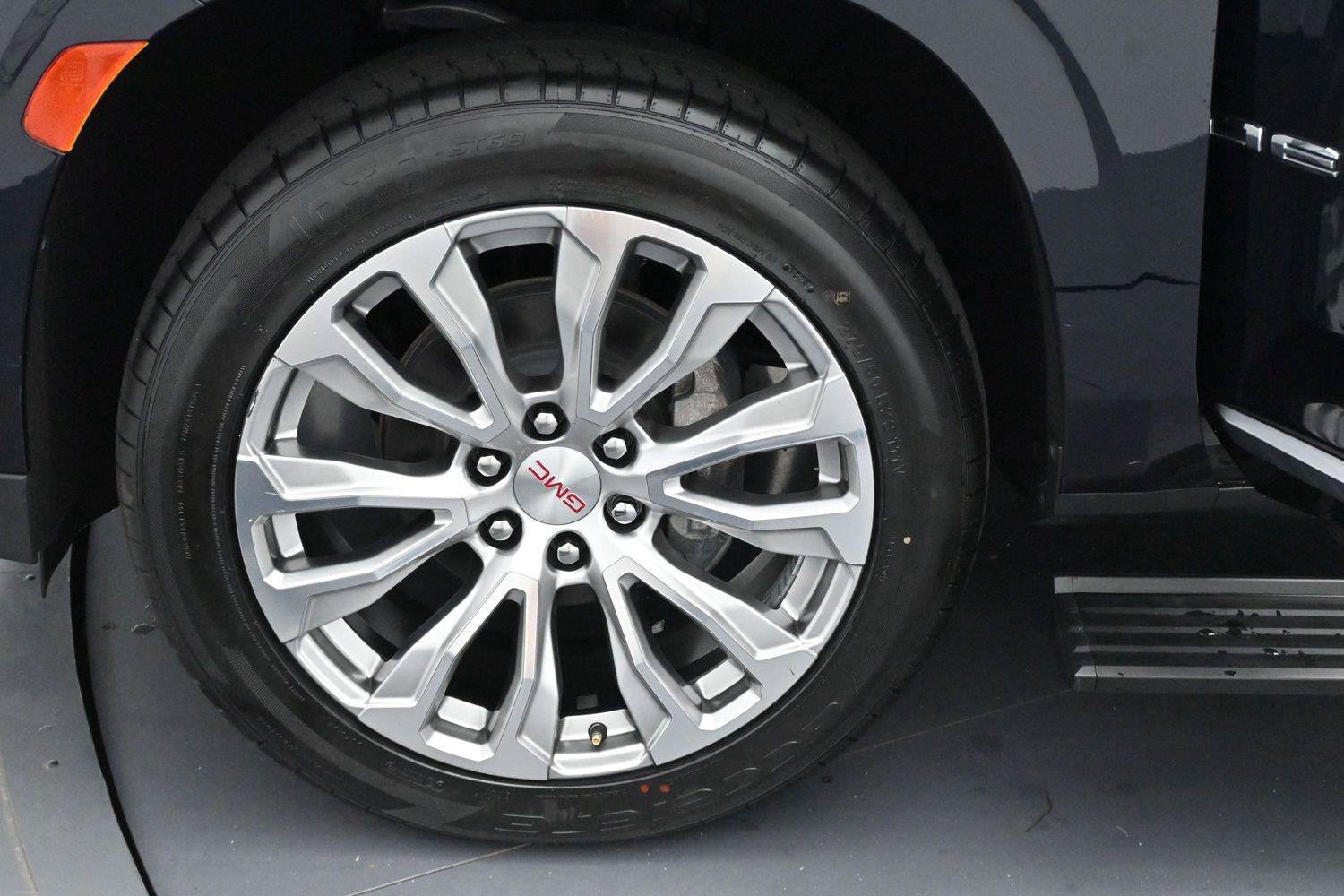 Used 2023 GMC Yukon XL Denali AWD/4WD image 43