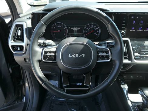 Used 2023 Kia Sorento EX w/ Panoramic Sunroof Package FWD image 18