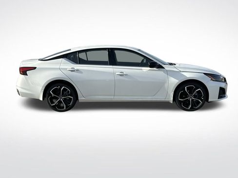 New 2025 Nissan Altima 2.5 SR image 6