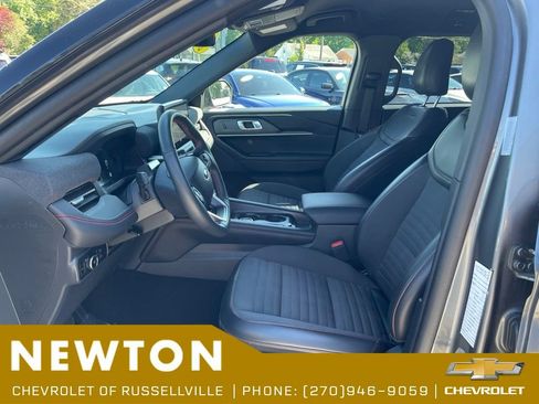 Used 2025 Ford Explorer ST-Line w/ ST-Line Street Pack AWD/4WD image 4