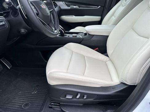 Certified 2025 Cadillac XT6 Sport w/ Technology Package AWD/4WD image 19