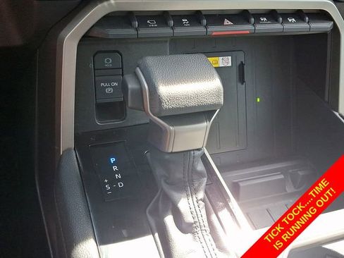 Used 2023 Toyota Tundra Limited AWD/4WD image 19