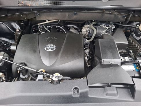 Used 2019 Toyota Highlander Limited Platinum image 31