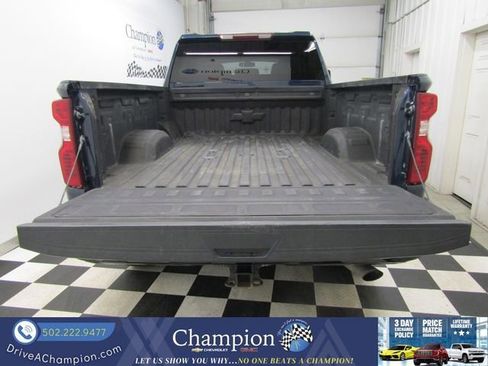 Used 2022 Chevrolet Silverado 2500 Custom w/ Custom Value Package AWD/4WD image 13