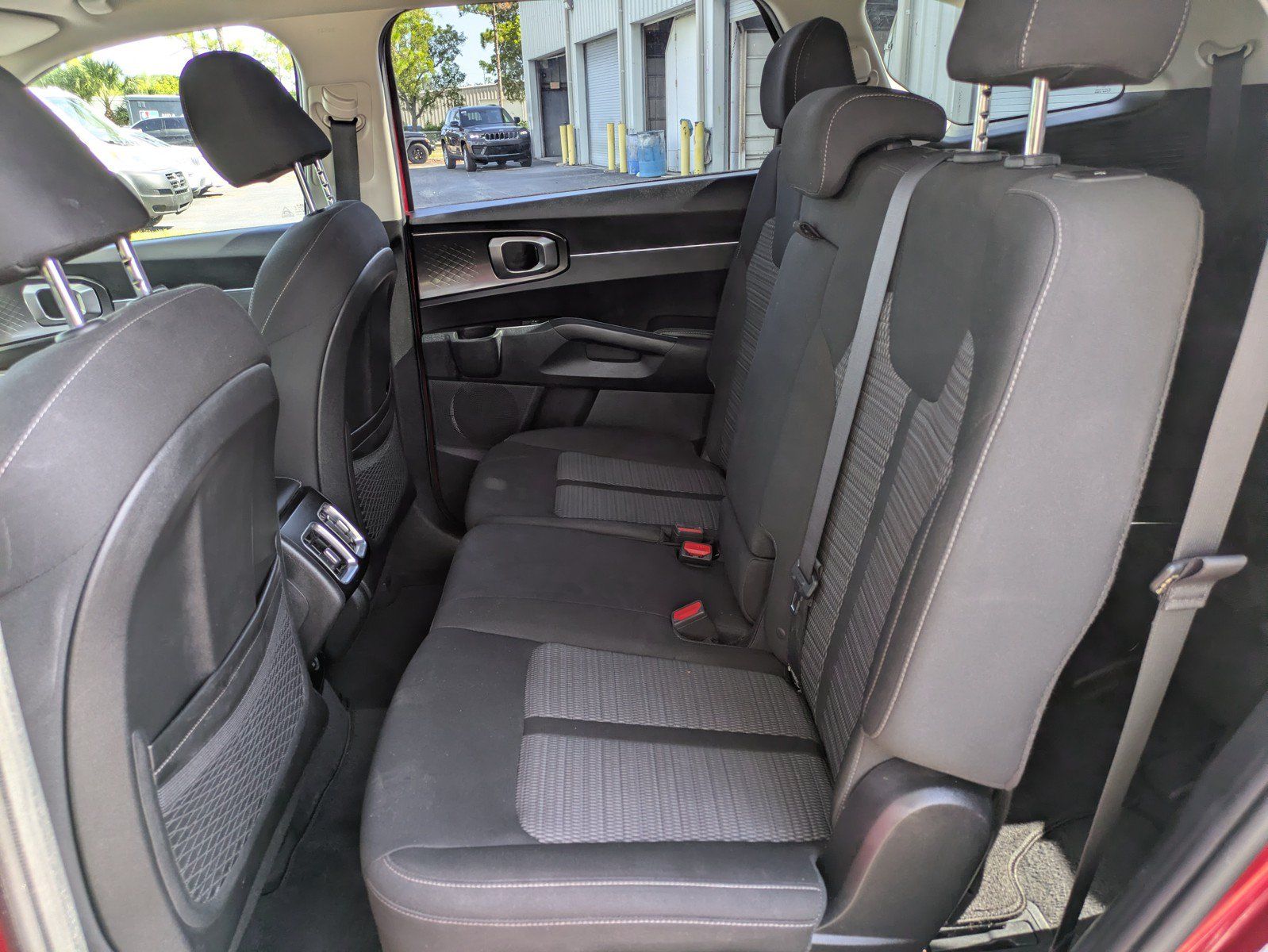 Certified 2023 Kia Sorento LX FWD image 11