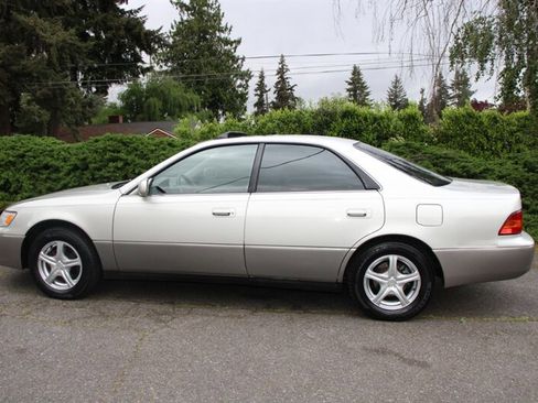 Used 1999 Lexus ES 330 FWD image 13