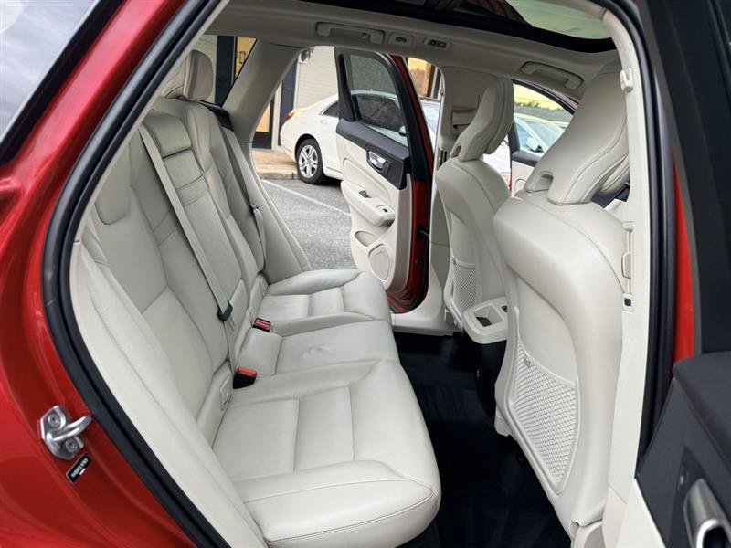 Used 2020 Volvo XC60 T5 Momentum AWD/4WD image 18