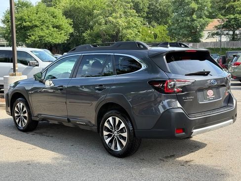 Used 2025 Subaru Outback Limited AWD/4WD image 8