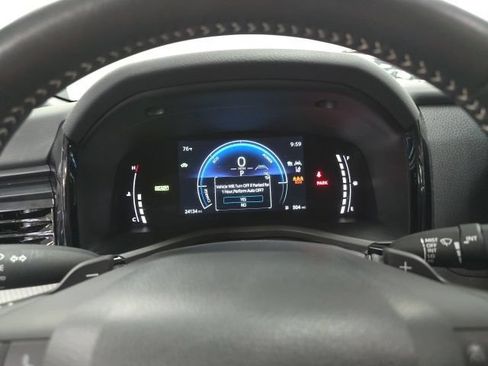 Used 2025 Toyota Camry SE AWD/4WD image 19