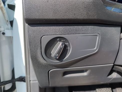 Used 2022 Volkswagen Tiguan SE FWD image 23