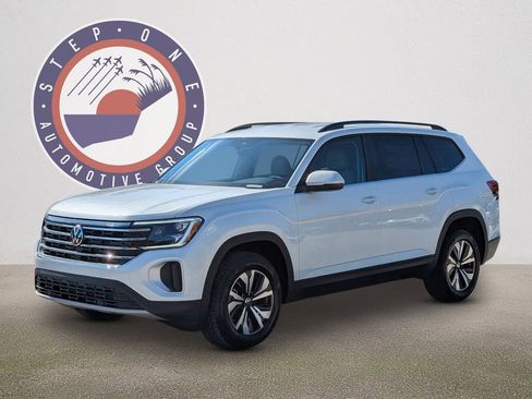 New 2026 Volkswagen Atlas SE image 2