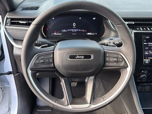 Certified 2024 Jeep Grand Cherokee Altitude image 15