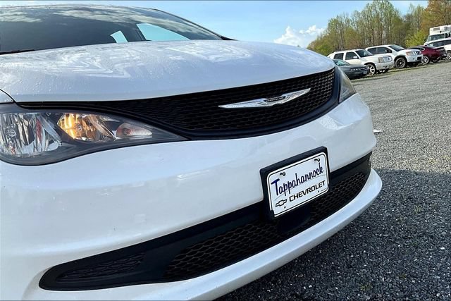 Used 2022 Chrysler Voyager LX FWD image 32