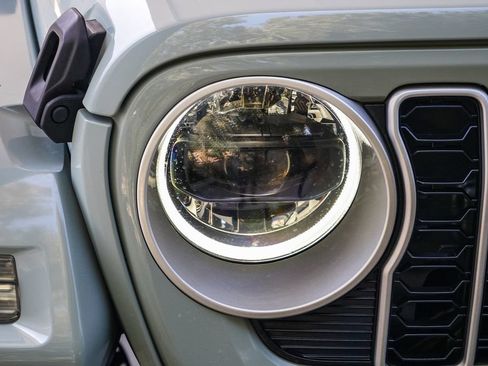 Used 2024 Jeep Wrangler Unlimited Sahara w/ Technology Group AWD/4WD image 8