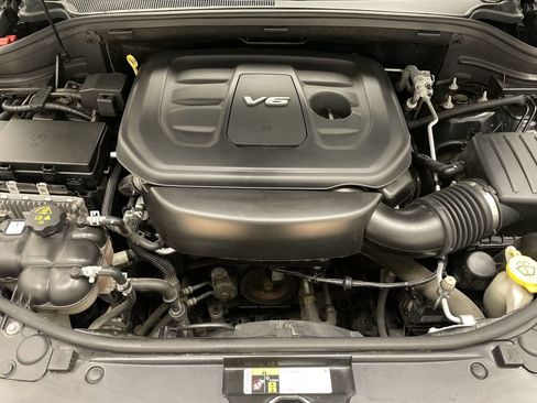 Used 2019 Jeep Grand Cherokee Laredo AWD/4WD image 22