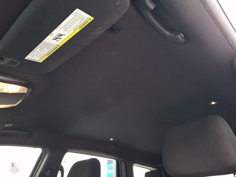 Used 2019 Jeep Grand Cherokee Laredo AWD/4WD image 26