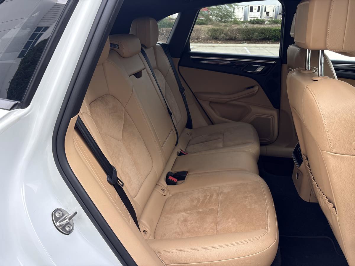 Used 2018 Porsche Macan Sport Edition AWD/4WD image 13