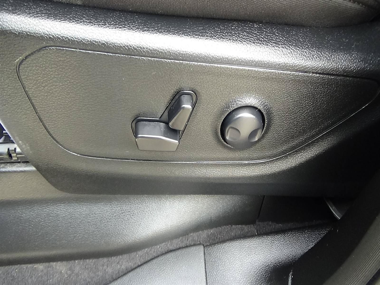 Used 2025 RAM 1500 Big Horn AWD/4WD image 23