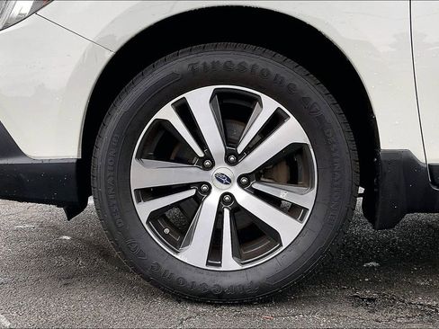 Used 2018 Subaru Outback 2.5i Limited AWD/4WD image 10