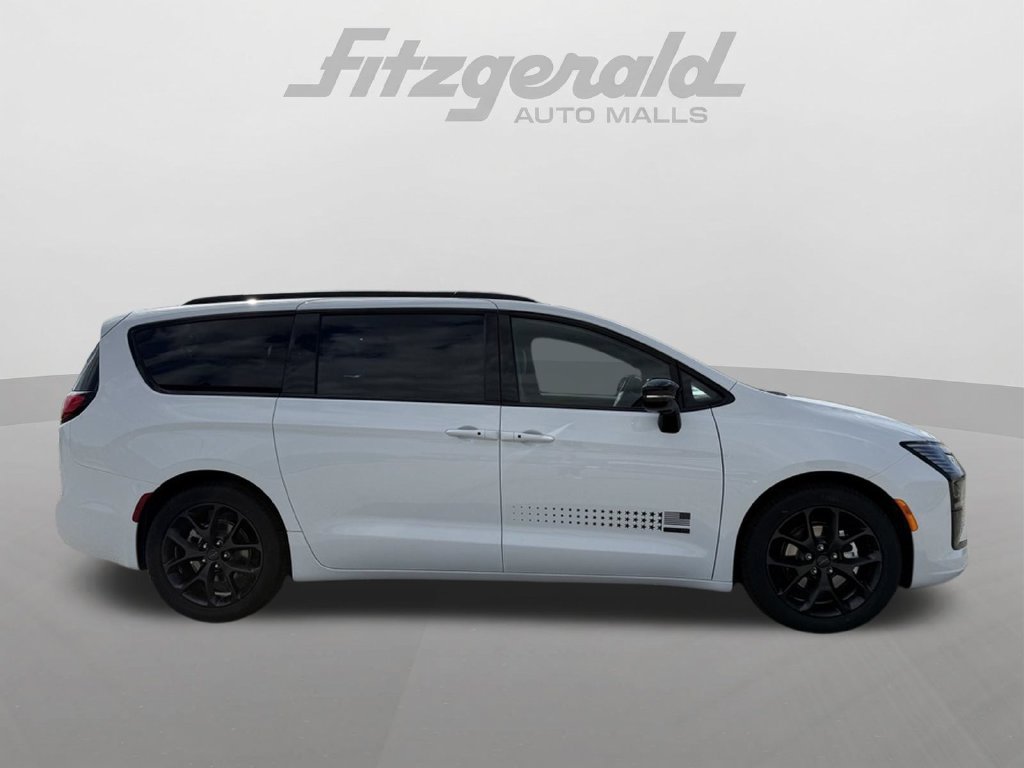 New 2027 Chrysler Pacifica Select FWD image 4