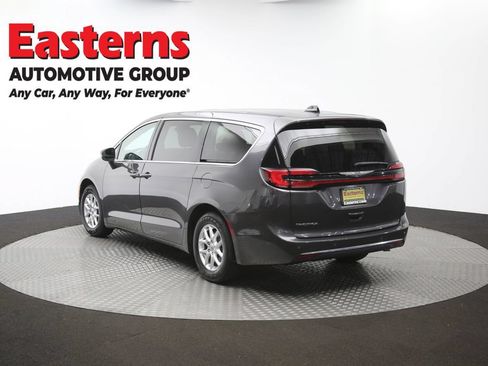 Used 2023 Chrysler Pacifica Touring-L FWD image 65