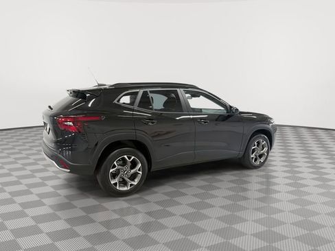 Certified 2025 Chevrolet Trax LT w/ LT Convenience Package FWD image 11