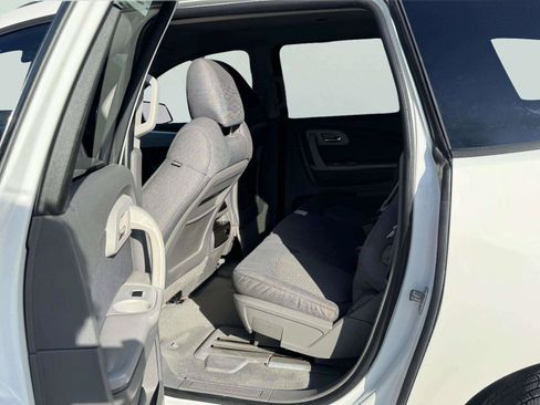 Used 2012 Chevrolet Traverse LS FWD image 32