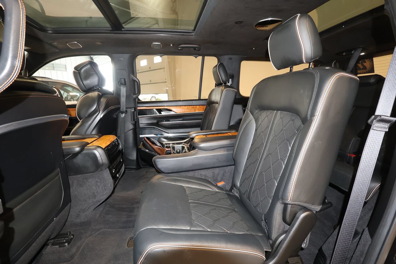 Used 2022 Jeep Grand Wagoneer Series III AWD/4WD image 24