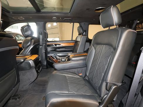 Used 2022 Jeep Grand Wagoneer Series III AWD/4WD image 24