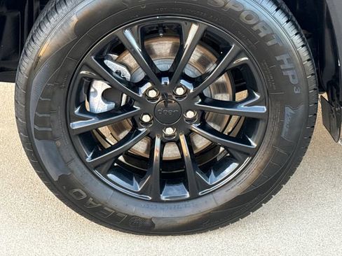 Used 2023 Jeep Cherokee Altitude Lux image 9