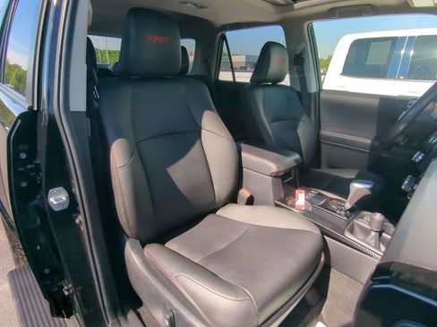 Used 2021 Toyota 4Runner TRD Off-Road Premium w/ Moonroof Package AWD/4WD image 26