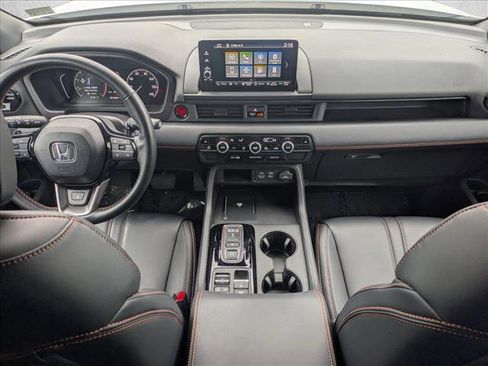 Used 2025 Honda Pilot TrailSport image 18