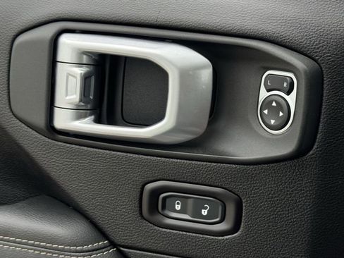 Used 2020 Jeep Gladiator Overland image 21