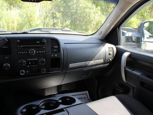 Used 2011 Chevrolet Silverado 2500 LT w/ Interior Plus Package AWD/4WD image 19