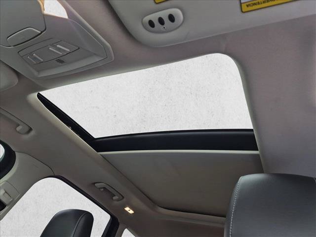 Used 2019 Ford Escape Titanium AWD/4WD image 16