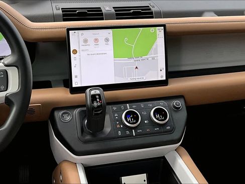 Used 2025 Land Rover Defender 110 X-Dynamic SE image 6