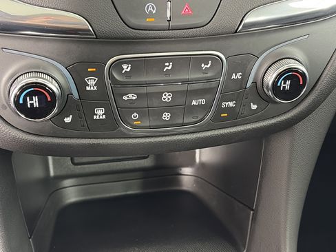 Certified 2024 Chevrolet Equinox LT w/ LPO, Floor Liner Package image 23