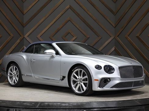 Used 2021 Bentley Continental GT image 3