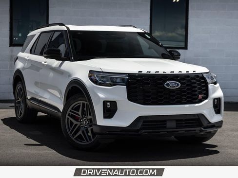 Used 2025 Ford Explorer ST AWD/4WD image 1