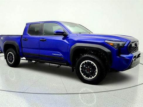 Used 2024 Toyota Tacoma TRD Off-Road w/ TRD Off Road Upgrade Package AWD/4WD image 3