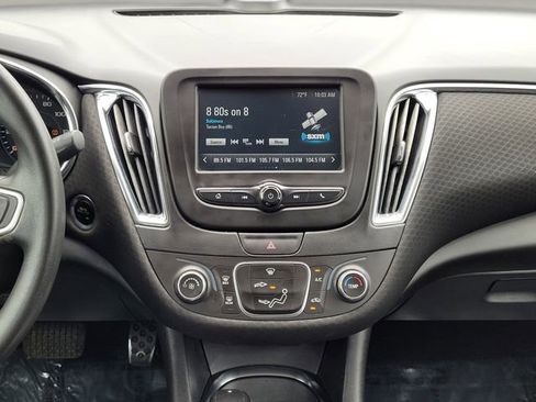 Used 2018 Chevrolet Malibu LT FWD image 16