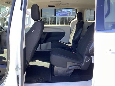 Used 2023 Chrysler Voyager LX FWD image 31