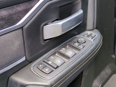 Used 2024 RAM 2500 Big Horn w/ Night Edition AWD/4WD image 15