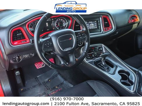 Used 2015 Dodge Challenger SXT image 11