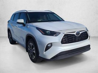 Used 2024 Toyota Highlander XLE video 3