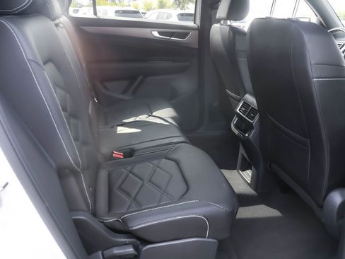 Certified 2025 Volkswagen Atlas Cross Sport SE image 31