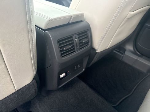 Used 2023 Nissan Rogue SL w/ SL Premium Package image 29