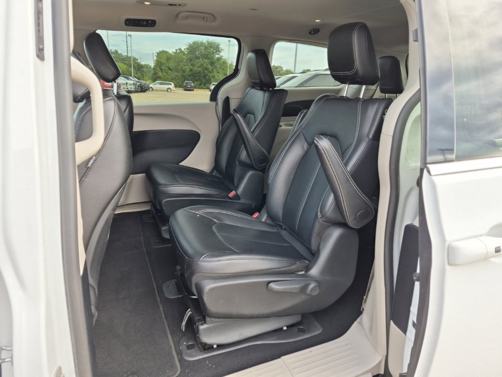 Used 2024 Chrysler Pacifica Limited FWD image 11