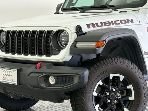 Used 2025 Jeep Wrangler Unlimited Rubicon AWD/4WD image 11