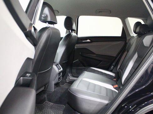 Used 2022 Volkswagen Taos SEL image 29